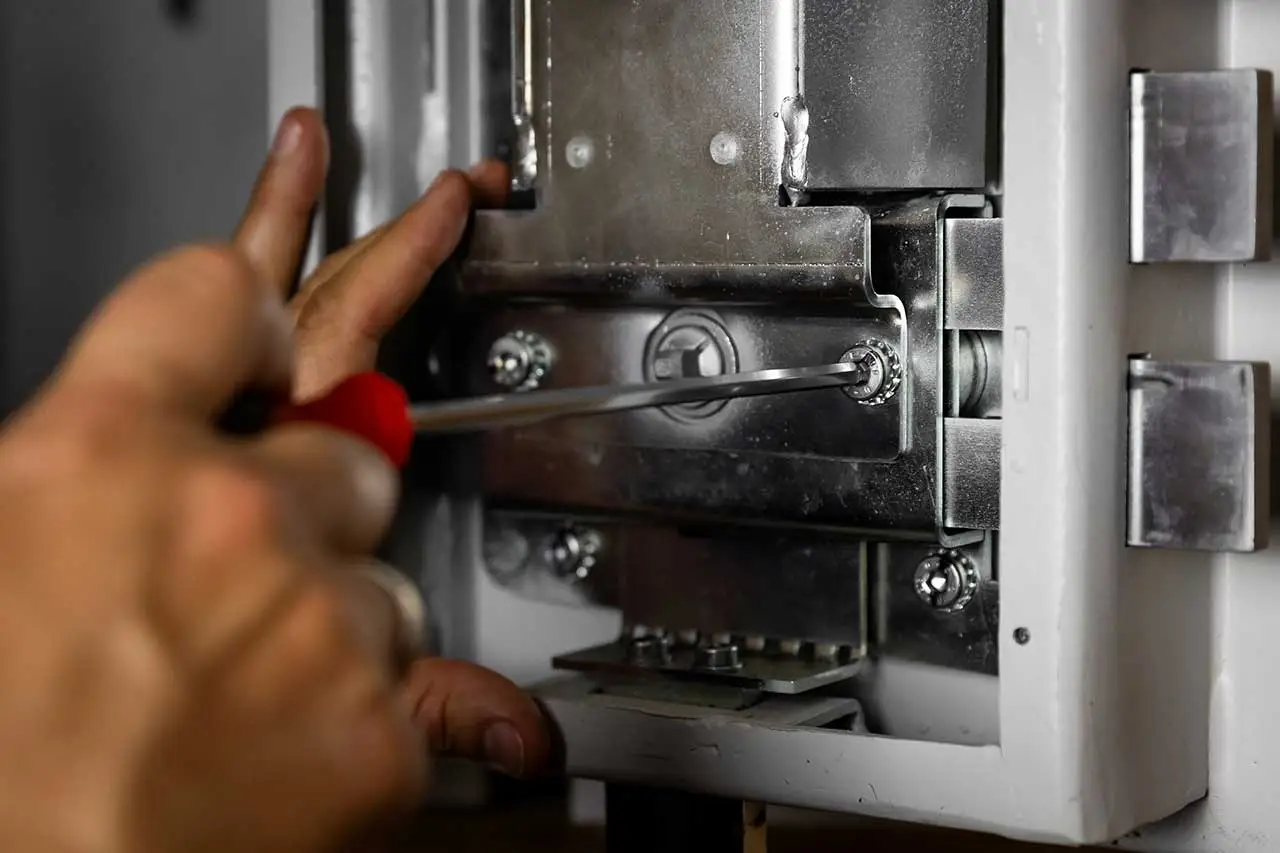 Apertura di emergenza cassaforte certificata — Sicurezza Diez Roma