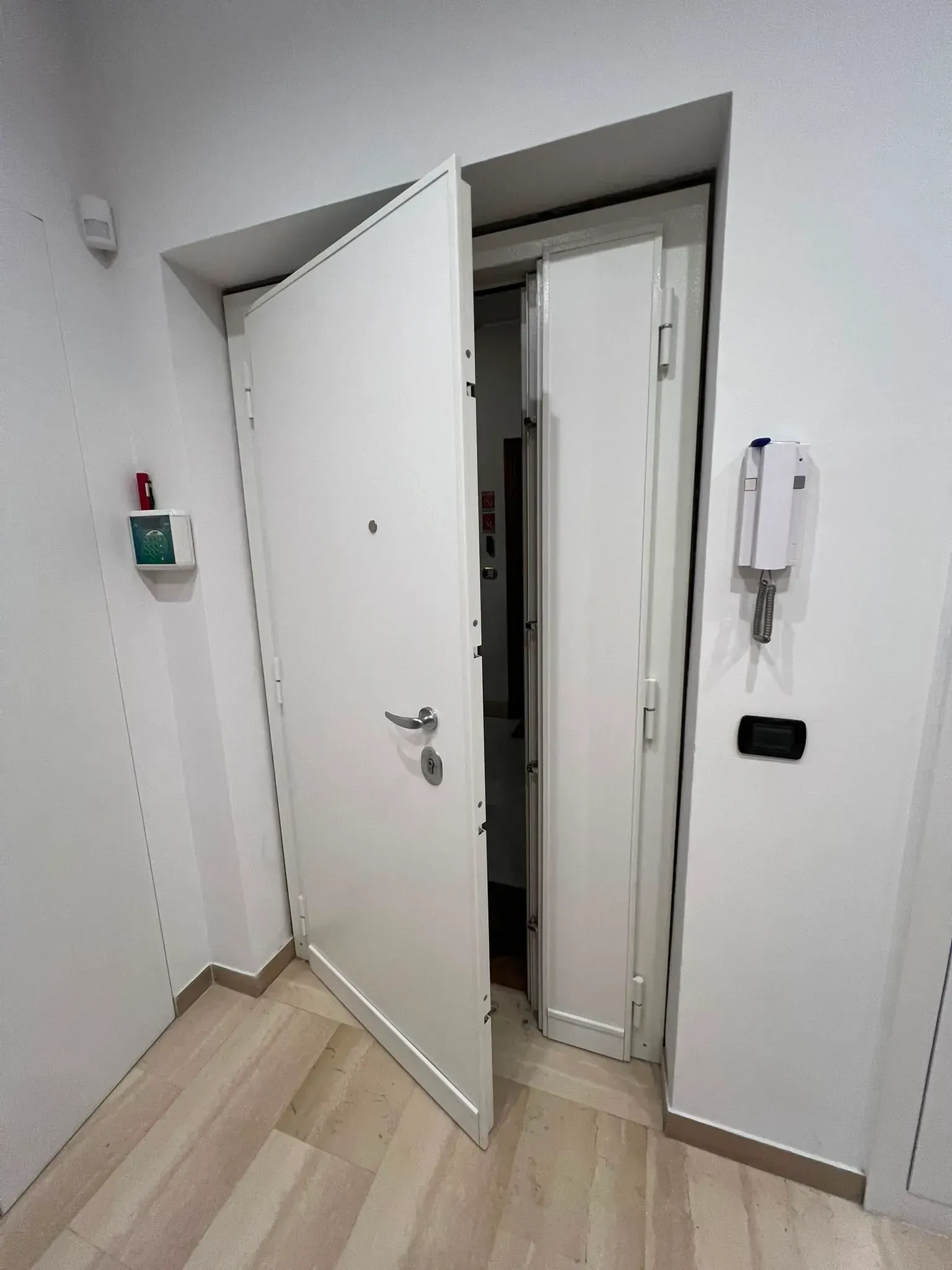 BullDoor 4P - vista lato